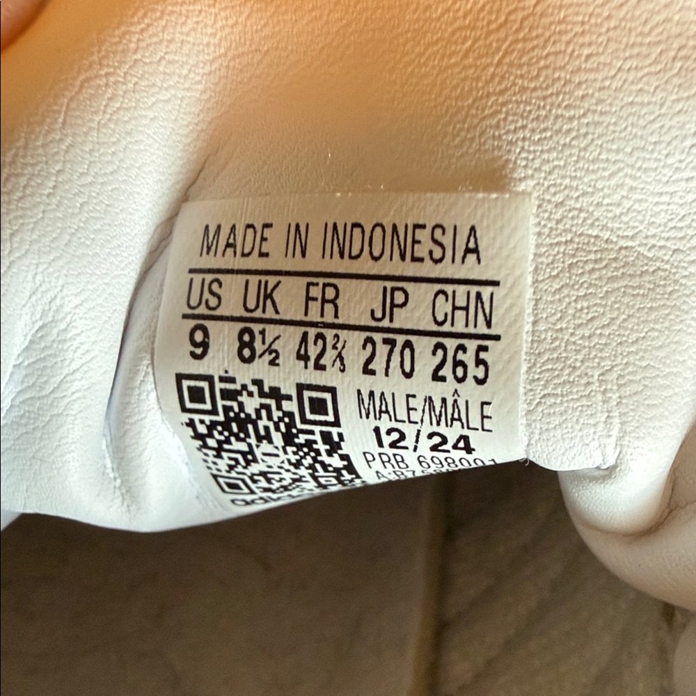 Adidas Men's Samba White and Black Sneakers - Picture 5 of 10